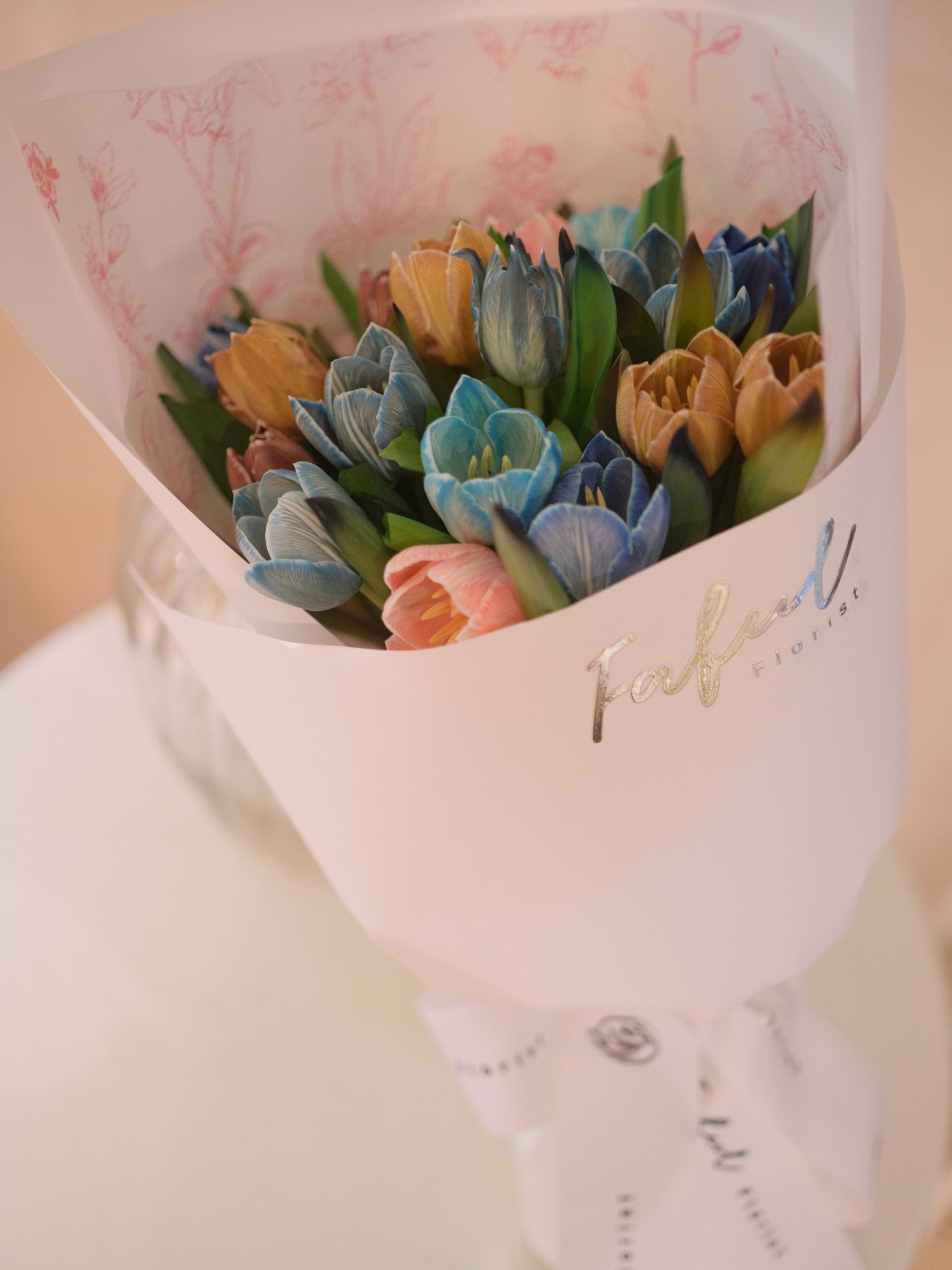 faful florist is selling different color of tulips