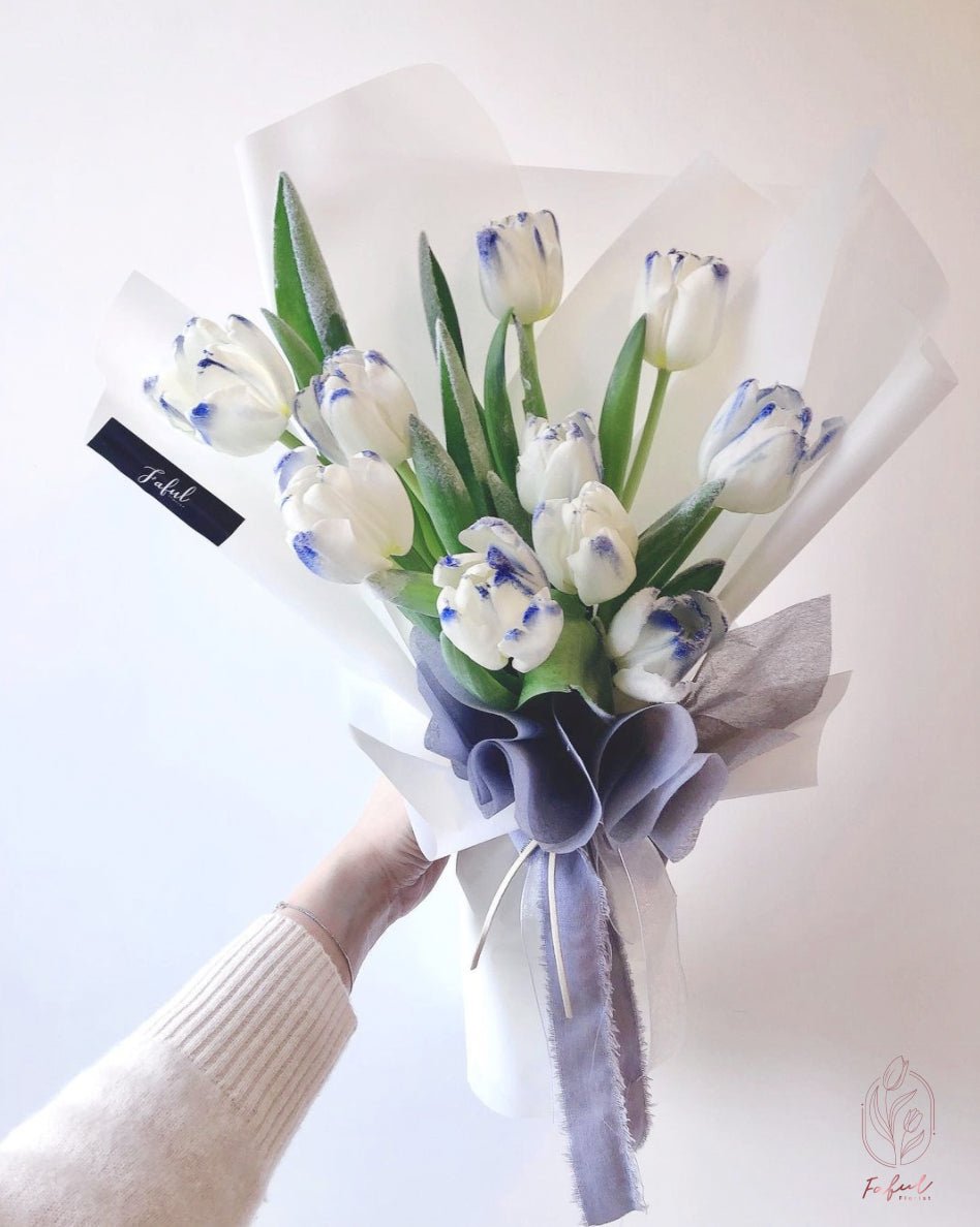"Snowflake Flowers" - A delicate arrangement featuring frozen tulips reminiscent of snowflakes, perfect flowers for flower delivery in Hong Kong.3