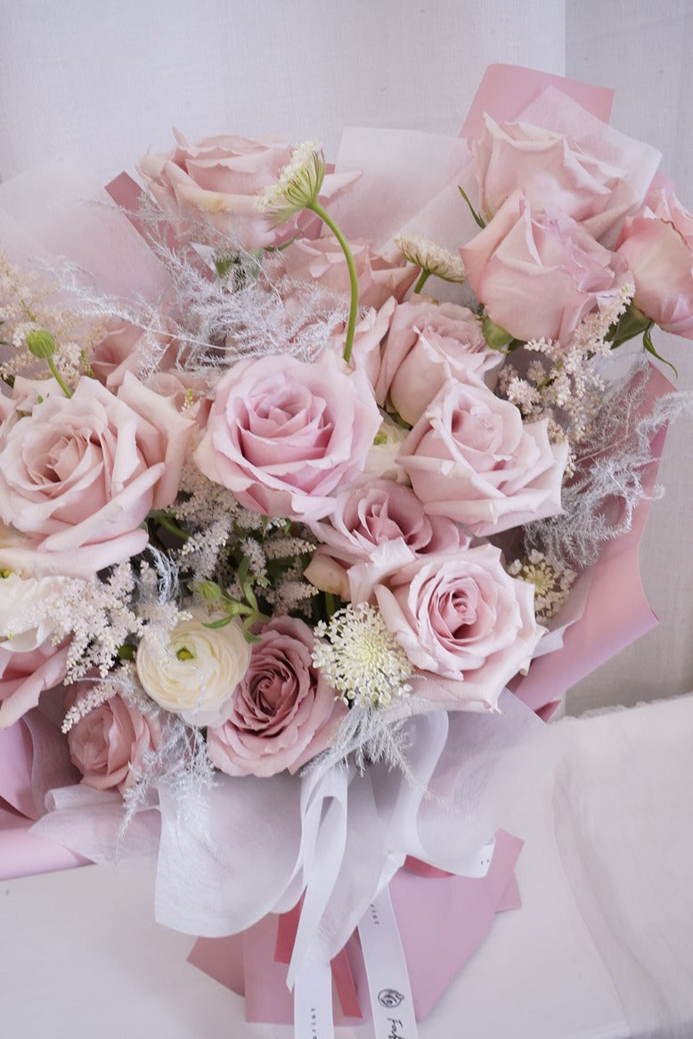 "Creamy Blush Pink Flowers" - A delicate flower arrangement with creamy blush pink quicksand roses, perfect flowers for flower delivery in Hong Kong.6