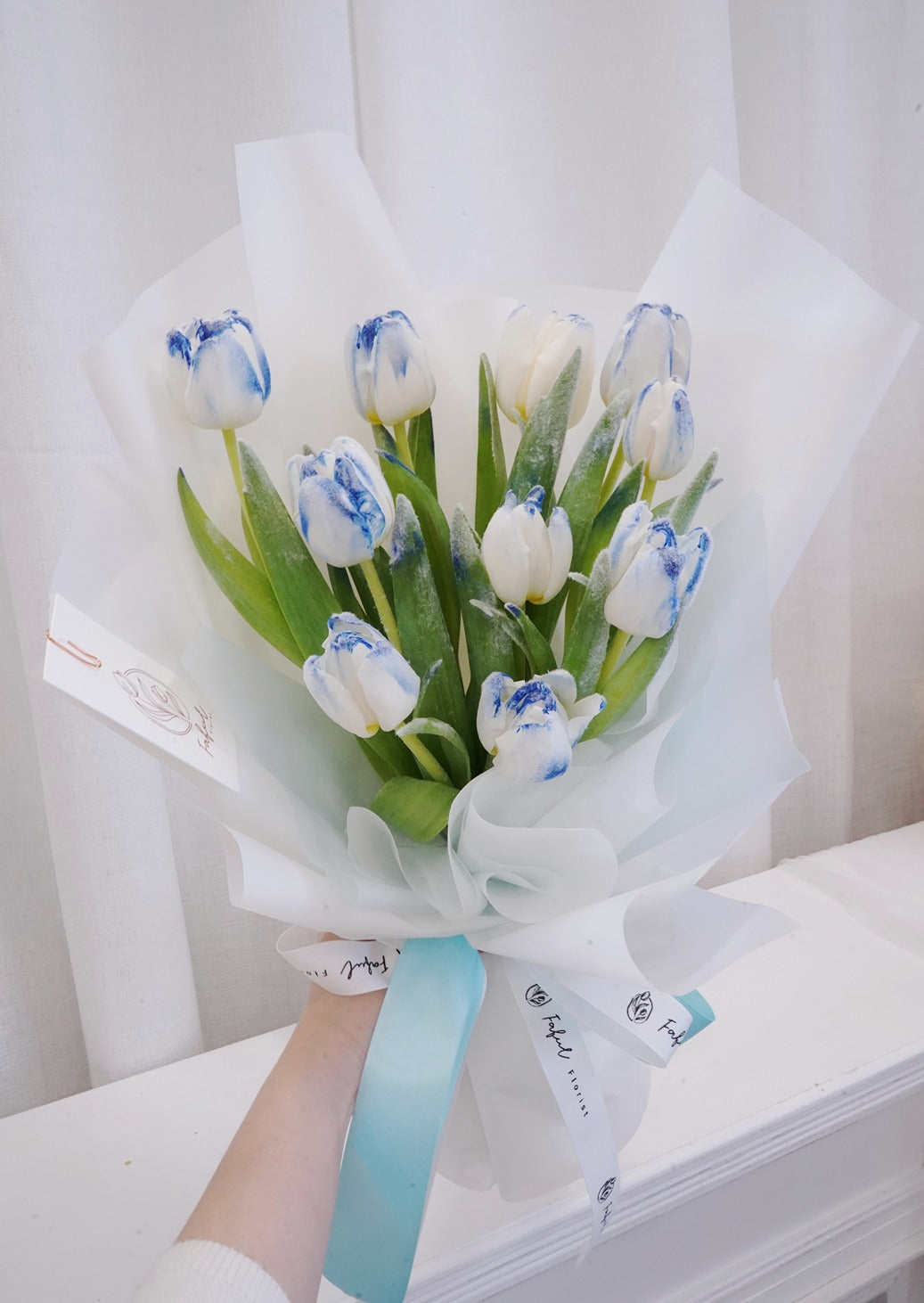 "Snowflake Flowers" - A delicate arrangement featuring frozen tulips reminiscent of snowflakes, perfect flowers for flower delivery in Hong Kong.2