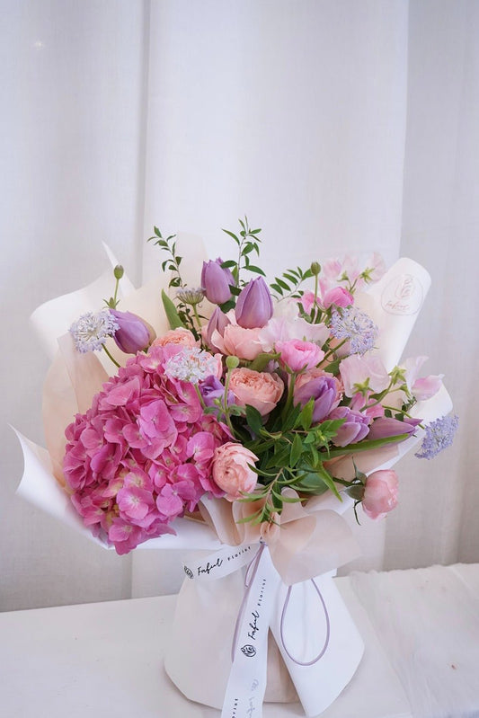 Le Jardín | Pink Hydrangea - Fresh flowers, Roses- Standard - - Bouquet - For Mum - Seasonal Pick - 1