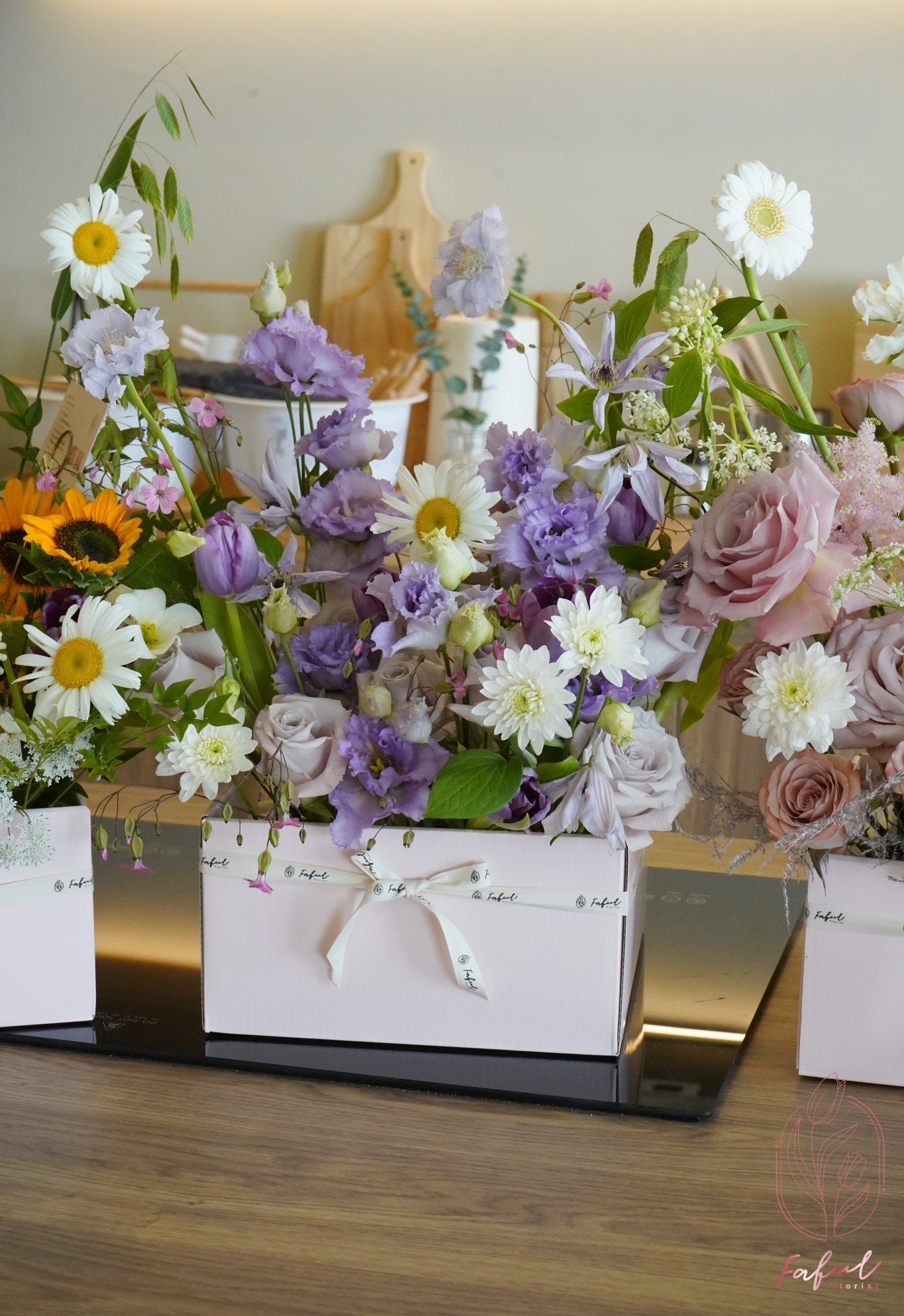 Light Lavender | Menta Rose - Fresh flowers, Box, Roses- Light Lavender - Feather - Surprise Box - - 2