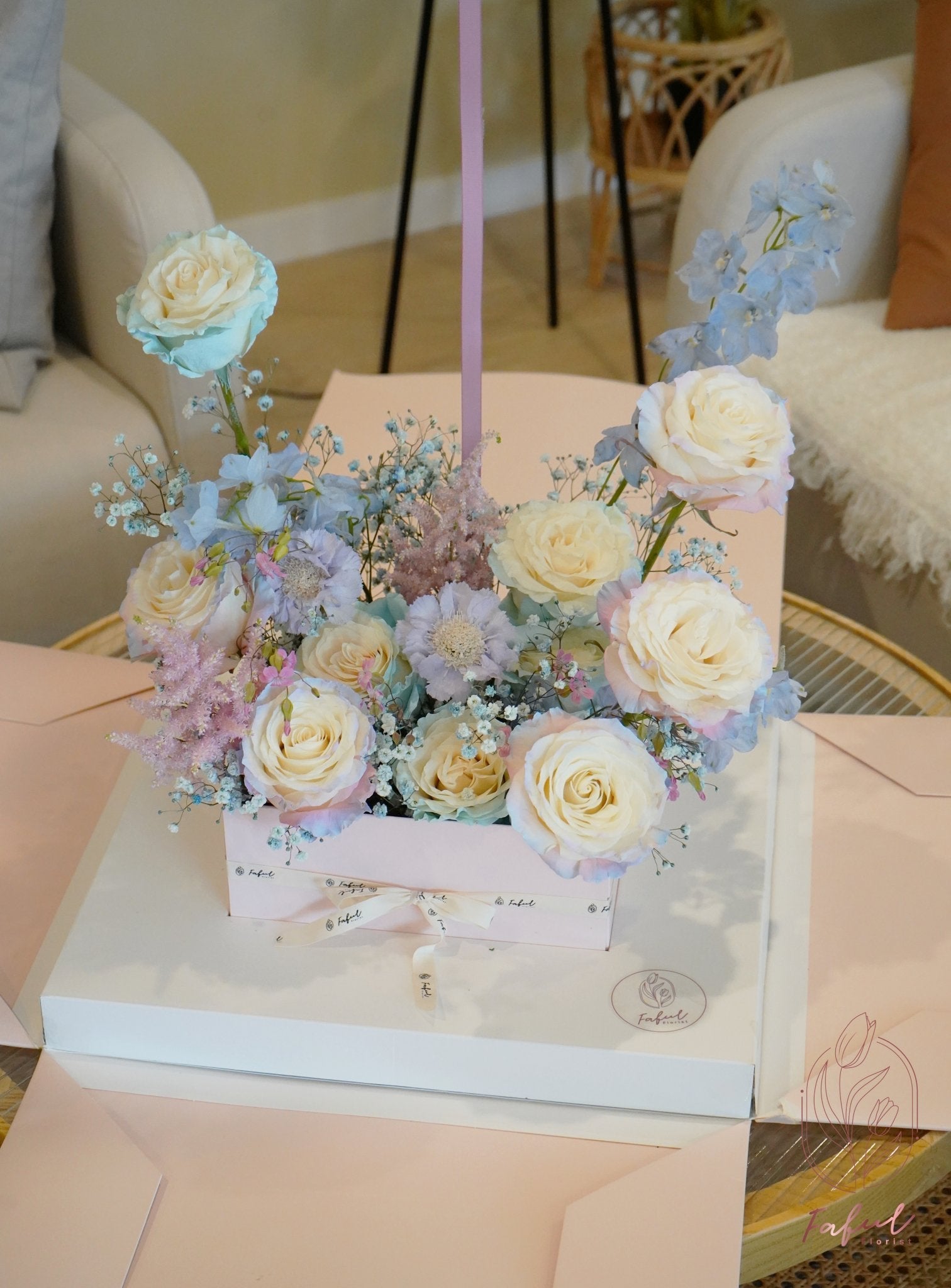 Little Twin Stars | Unicorn Rose - Fresh flowers, Box, Roses- Little Twin Stars - Feather - Surprise Box - - 2