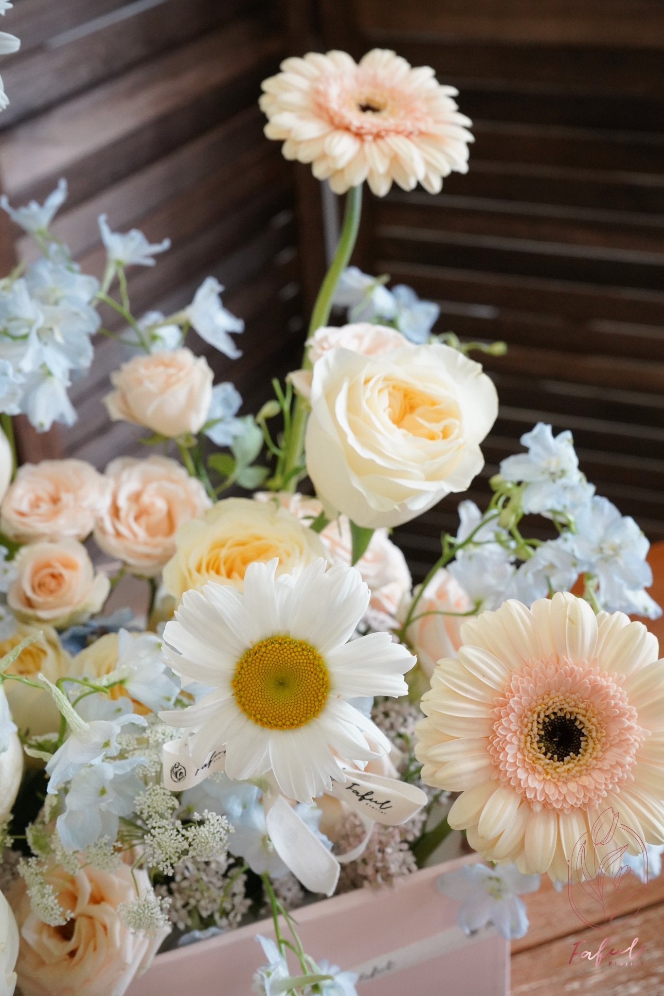Sunshine | Butter Cup Rose - Fresh flowers, Box, Sunflower- Sunshine - Feather - Surprise Box - - 5