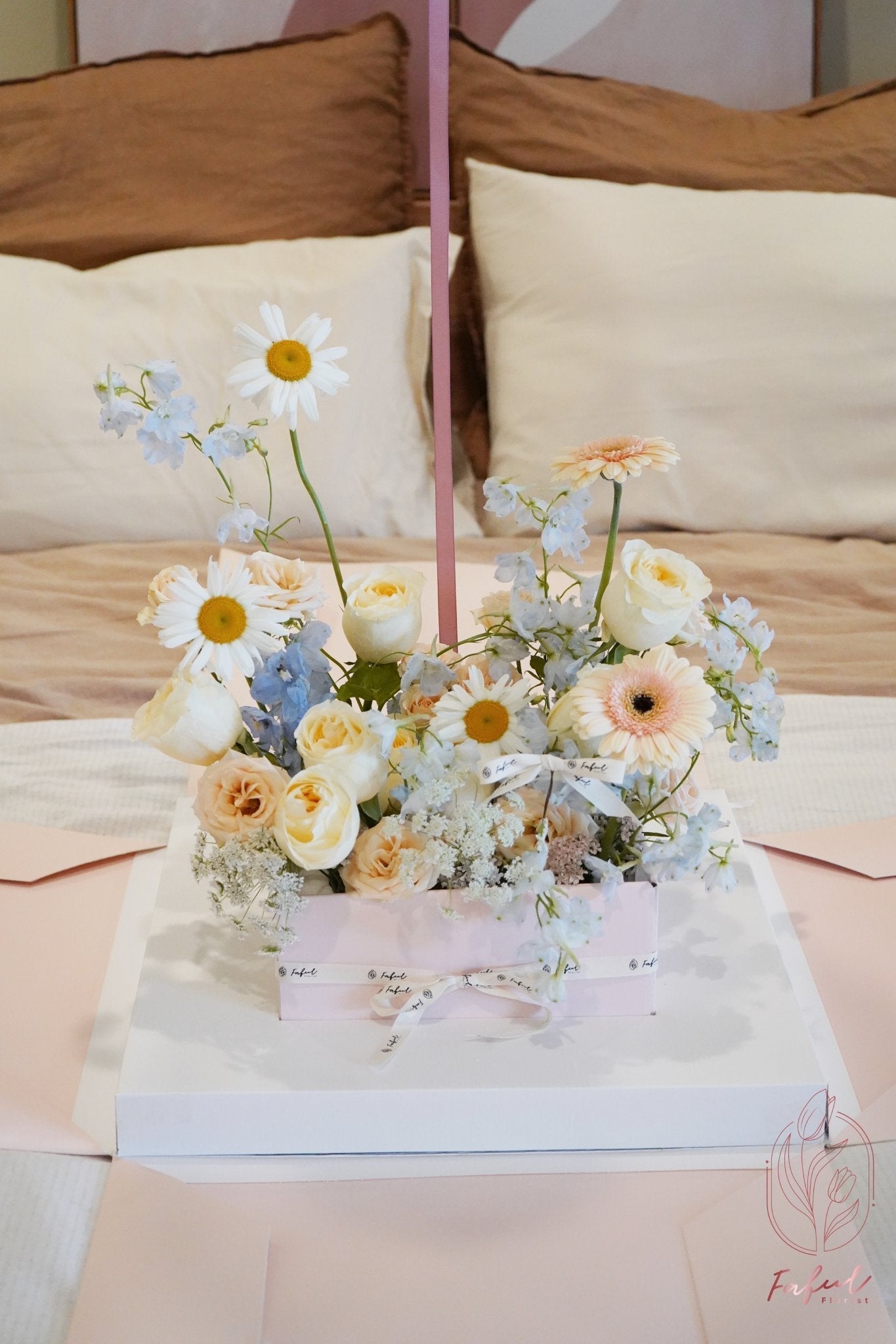 Sunshine | Butter Cup Rose - Fresh flowers, Box, Sunflower- Sunshine - Feather - Surprise Box - - 1